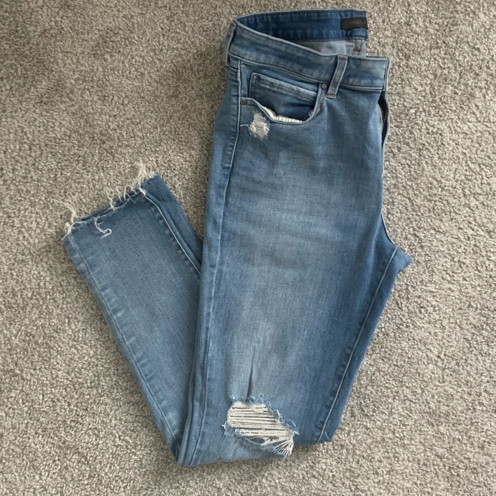UNIQLO Light Wash Distressed Skinny Jeans